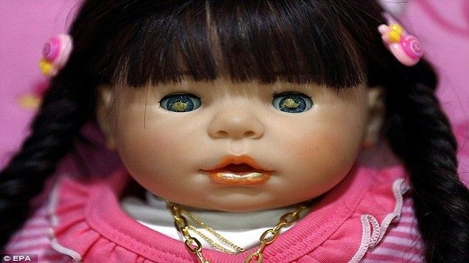 Kỳ quái hãng hàng không đồng ý phục vụ hành khách… búp bê