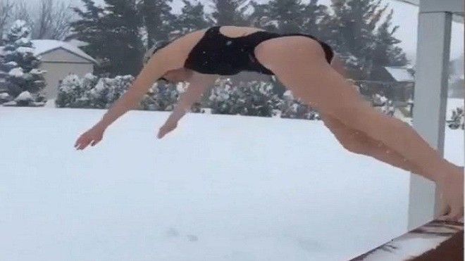 Thú tiêu khiển giữa cơn bão tuyết lịch sử của người Mỹ