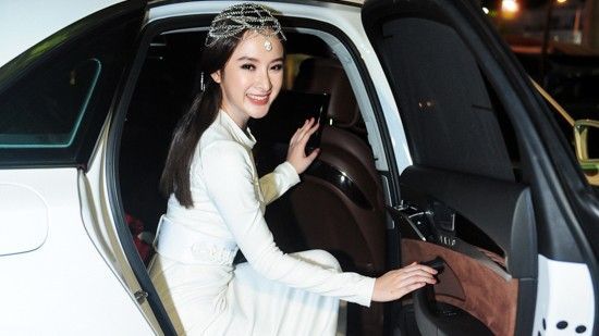 Angela Phương Trinh tiếp tục xuất hiện như 'nữ hoàng' tại sự kiện