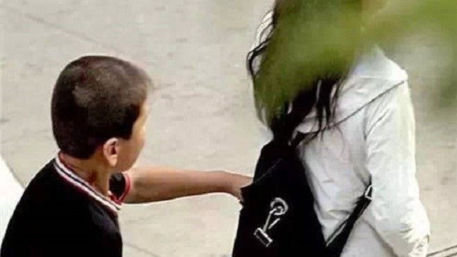 Những mánh khóe móc túi tinh vi của đạo chích Trung Quốc