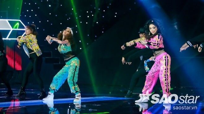 Emily- Hạnh Sino kín đáo, JustaTee- Big Daddy mặc váy diễn sung tại The Remix