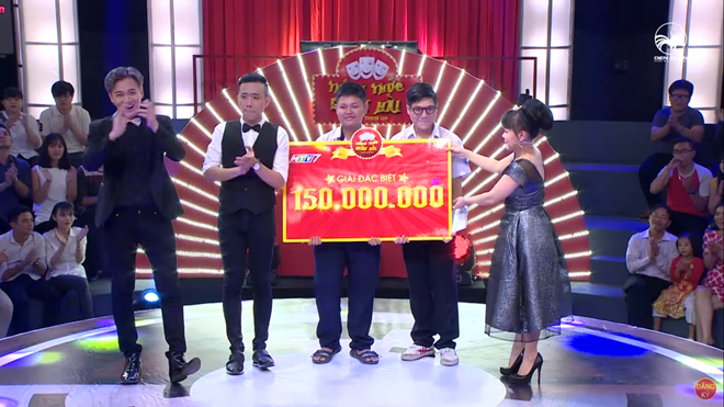 Trấn Thành khóc nức nở khi cặp học sinh 'bá đạo' giành được 150 triệu