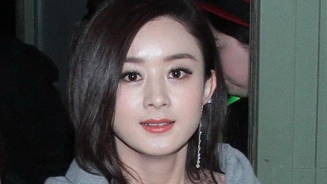 Triệu Lệ Dĩnh bị chê mặt bánh bao, chân cong