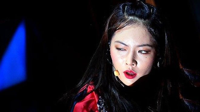 Hyuna khiến fan giật mình với mặt mụn và ngoại hình béo tròn