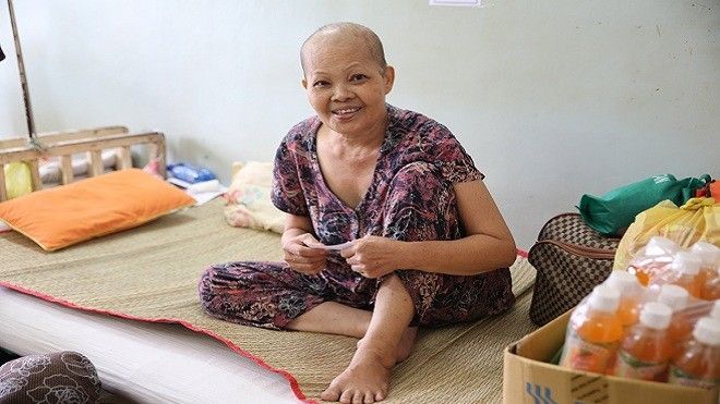 Từ quầy bánh mì từ thiện tới những bệnh nhân ung thư Sài Gòn