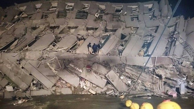 Động đất 6,4 độ Richter ở Đài Loan, chung cư 17 tầng đổ sập