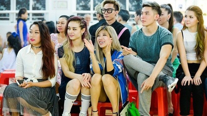 Team Khánh Thi tưng bừng đón Tết cùng các học trò nhí