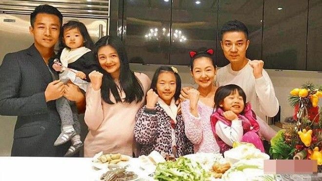 Đại S công bố mang bầu con trai đúng mùng 1 Tết