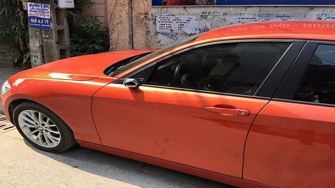 Hàng loạt ô tô bị 'vặt gương' và đập vỡ kính trong ngày đầu năm