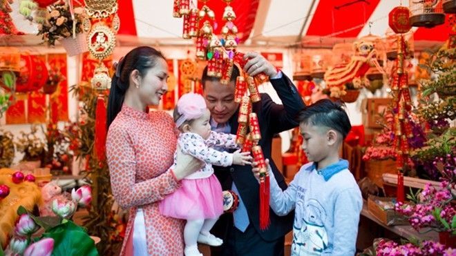 Kim Hiền hạnh phúc đón năm mới cùng chồng con bên Mỹ