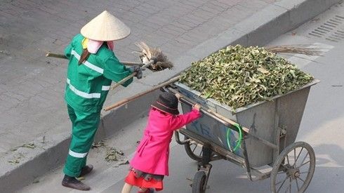 Mẹ con cô lao công gây xúc động mạnh với bộ ảnh 'Ở đâu có mẹ, ở đó có Tết'
