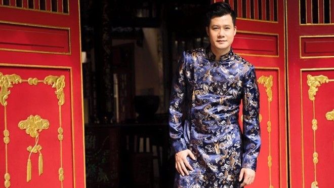 HLV Quang Dũng một mình đi chùa cầu an đầu năm mới