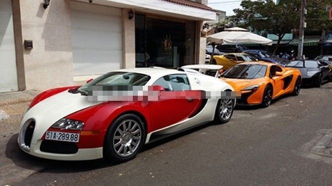 Dàn siêu xe của đại gia Minh 'Nhựa' nối đuôi nhau trên phố Sài Gòn