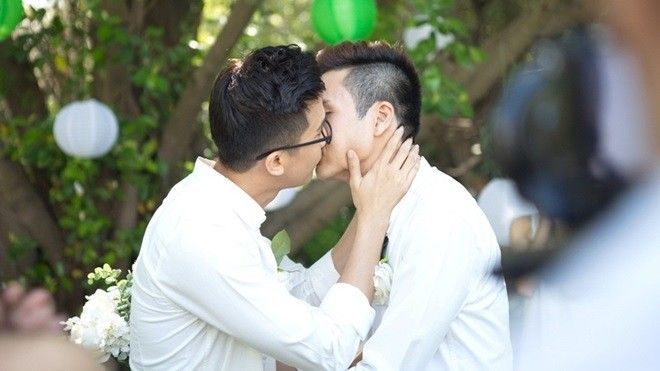 Biên đạo Lê Việt 'mở hàng' đám cưới đồng tính trong năm mới