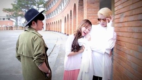 Muôn vàn tình huống 'éo le đến bật ngửa' trong clip gặp lại người yêu cũ