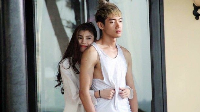Quang Đăng lúng túng diễn cảnh hôn với bạn gái hotgirl