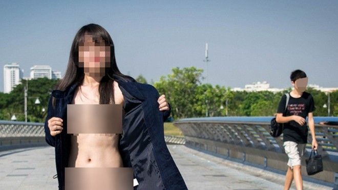 Thiếu nữ chụp ảnh khỏa thân giữa trung tâm: 'Một dạng bệnh tâm lý nặng'