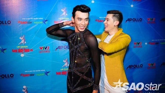 Cặp đôi 'Thượng ẩn' Thuận Nguyễn - Minh Trung ân cần chăm sóc nhau sau hậu trường VIP Dance