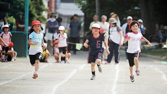 Clip học sinh Nhật nhảy cừu và bài học 'đoàn kết khi thất bại'