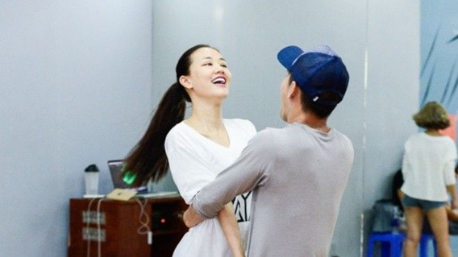 Maya, Quang Đăng nhận thử thách 'đáng yêu' trong hậu trường The Remix