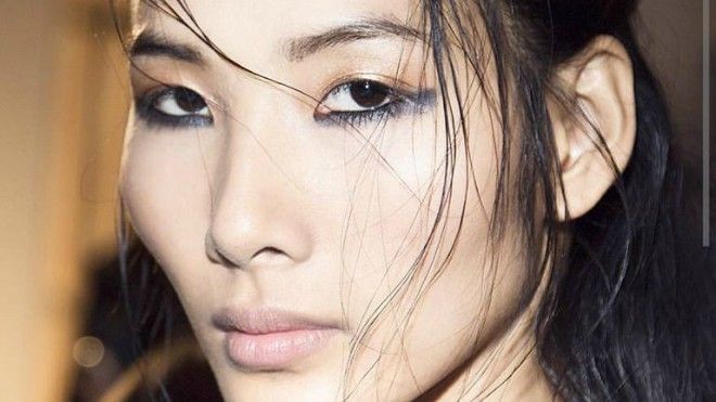 Hoàng Thùy ấn tượng với style trang điểm biến hóa tại trời Tây