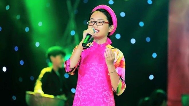 Phương Mỹ Chi diện áo dài cách tân, ngân nga câu hò ngọt lịm