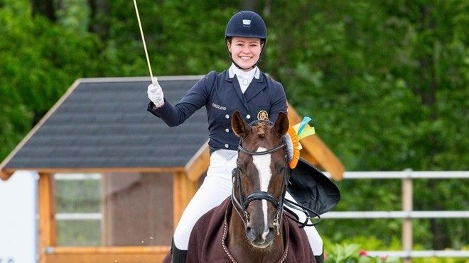 19 tuổi trở thành nữ tỷ phú trẻ nhất thế giới nhờ 'nhà có điều kiện'