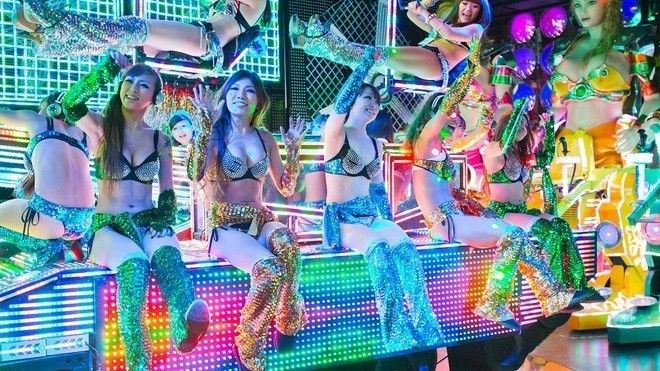 Cuộc sống về đêm ở khu đèn đỏ lớn nhất Nhật Bản