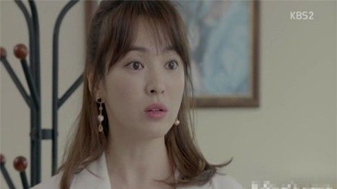 Hậu duệ Mặt trời: Bóc giá phụ kiện vừa rẻ vừa chất của Song Hye Kyo