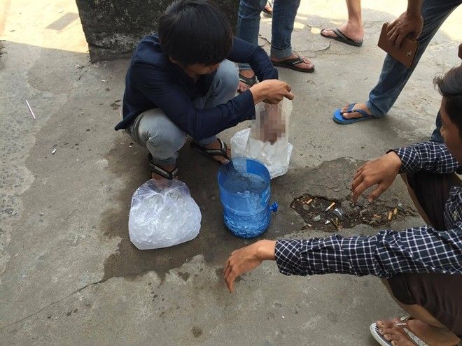 Vụ chém mất bàn tay: Người nhà nói chém nhầm, công an xác định do giành gái