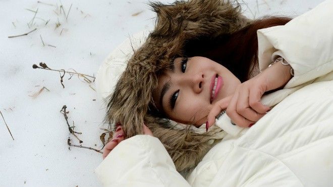 Lương Bích Hữu vui đùa trong tuyết trắng ở trời Tây