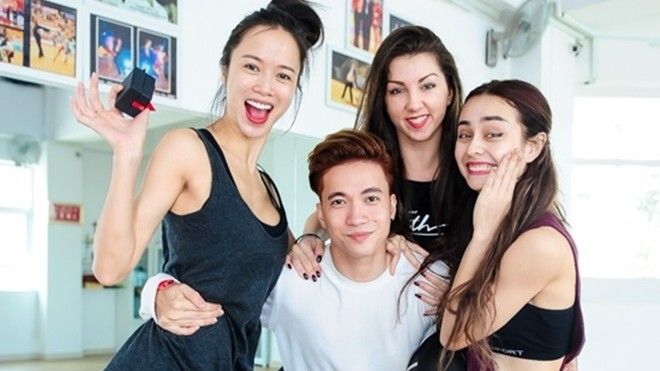 S.T mang quà 8/3 'siêu độc đáo' đến phòng tập dành tặng MLee, Vũ Ngọc Anh