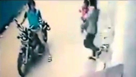 Cậu bé 3 tuổi bị bắt cóc ngay trước mặt mẹ ở Sài Gòn