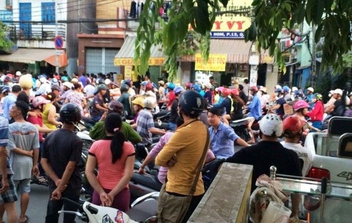 Người dân quận 6: Lần đầu thấy giang hồ đi đòi nợ bằng súng và lựu đạn