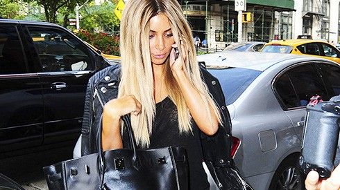 Kim Kardashian đựng tã bỉm của con gái trong túi Hermes 1 tỷ