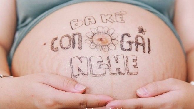 Ba kể con nghe: Phiên bản tranh bụng bầu siêu dễ thương và ngộ nghĩnh