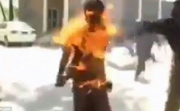 Bạn sẽ không dám để điện thoại trong túi quần sau khi xem clip này