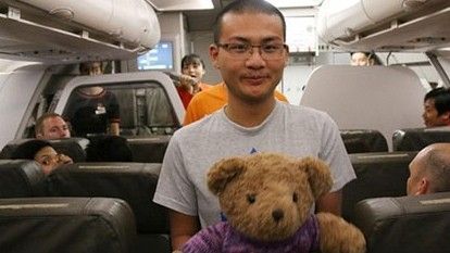 Cặp đôi tỏ tình trên máy bay sau 2 ngày hẹn hò