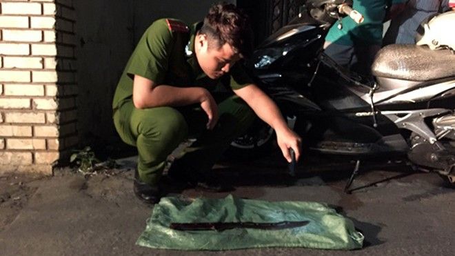 Thanh niên bị chém gần đứt lìa cánh tay ở Sài Gòn