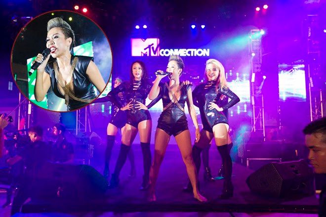 Thảo Trang chân trần quậy tung sân khấu dù té gãy gót giày