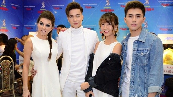 Will tình tứ cùng Quỳnh Anh Shyn đến tận hậu trường để cỗ vũ S.T