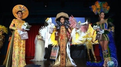 Yếu tố nào của quốc phục giúp Khả Trang tỏa sáng tại Miss Eco Universe 2016