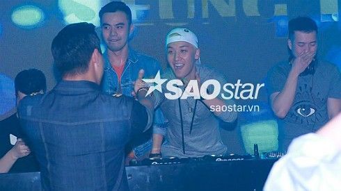 HOT: Seungri (Big Bang) bất ngờ lên làm DJ khiến khán giả Hà Nội phấn khích