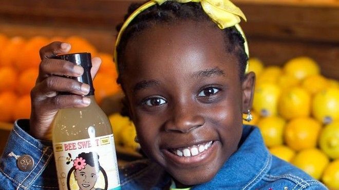 Bé gái 11 tuổi kiếm hàng triệu USD nhờ vào nước chanh tự pha chế