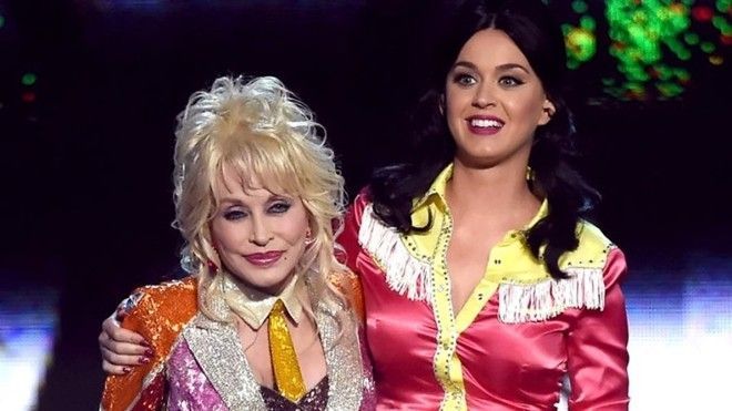Katy Perry gây bất ngờ khi hát nhạc đồng quê cùng huyền thoại Dolly Parton