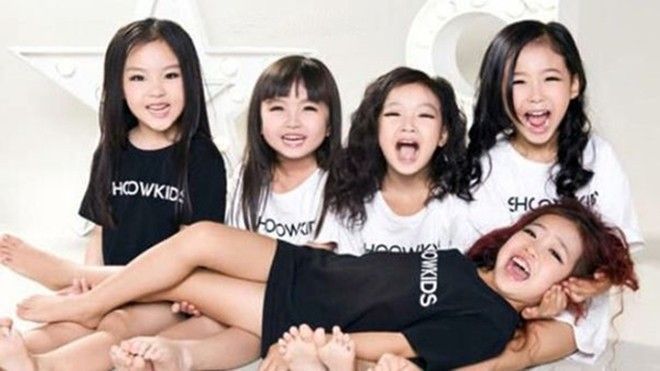 Nhóm nhạc nhí với 5 thành viên nữ dưới 5 tuổi gây tranh cãi