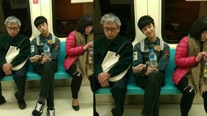 Anh chàng đẹp trai gây sốt vì… cười tạo dáng khi phát hiện bị chụp trộm