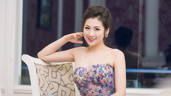 Á hậu Tú Anh rạng rỡ xuất hiện sau khi bị fan Big Bang 'tẩy chay'