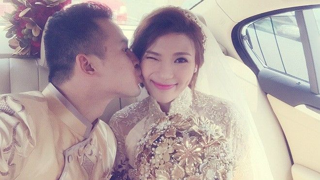 Lương Thế Thành hạnh phúc hôn Thúy Diễm trong lễ rước dâu