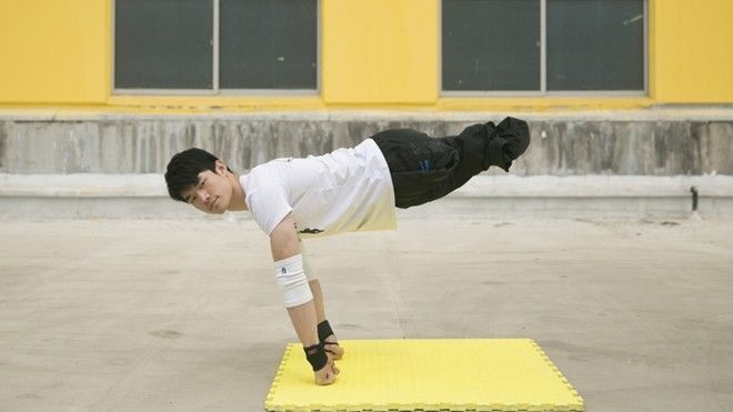 Cảm phục chàng trai cụt 2 chân vẫn chơi parkour giỏi